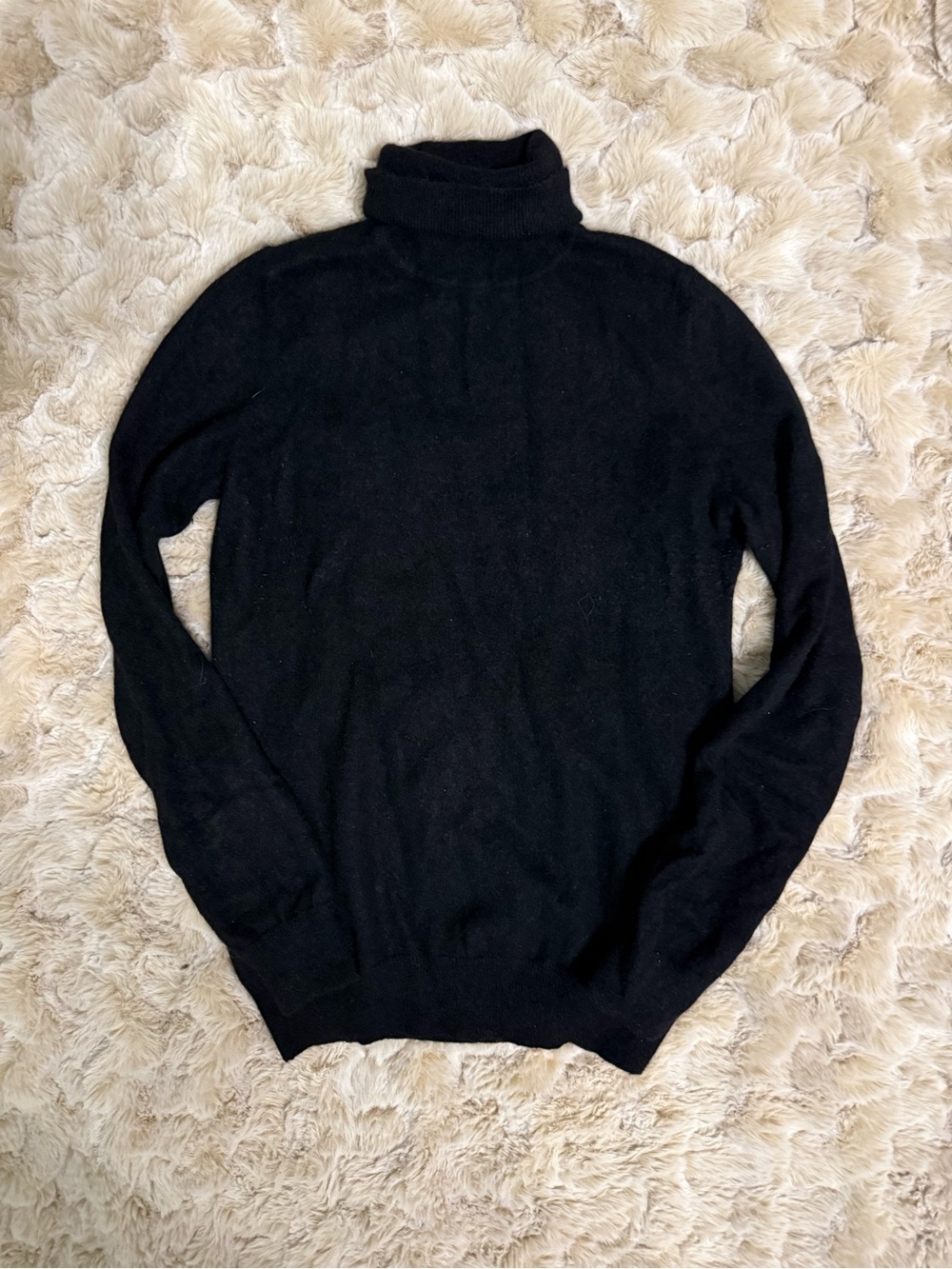 Uniqlo 100% Cashmere Black Turtleneck Sweater